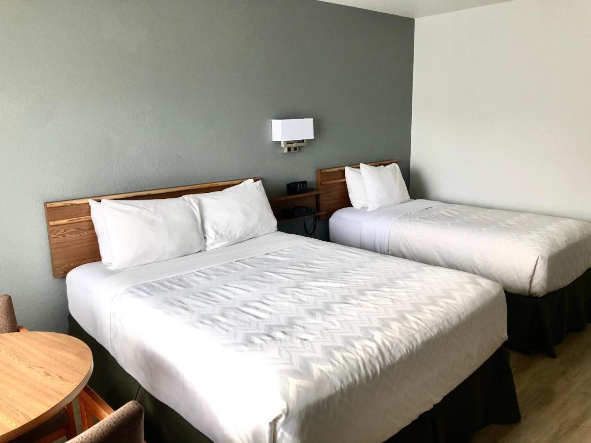 Super 8 By Wyndham Fort Bragg Eksteriør bilde