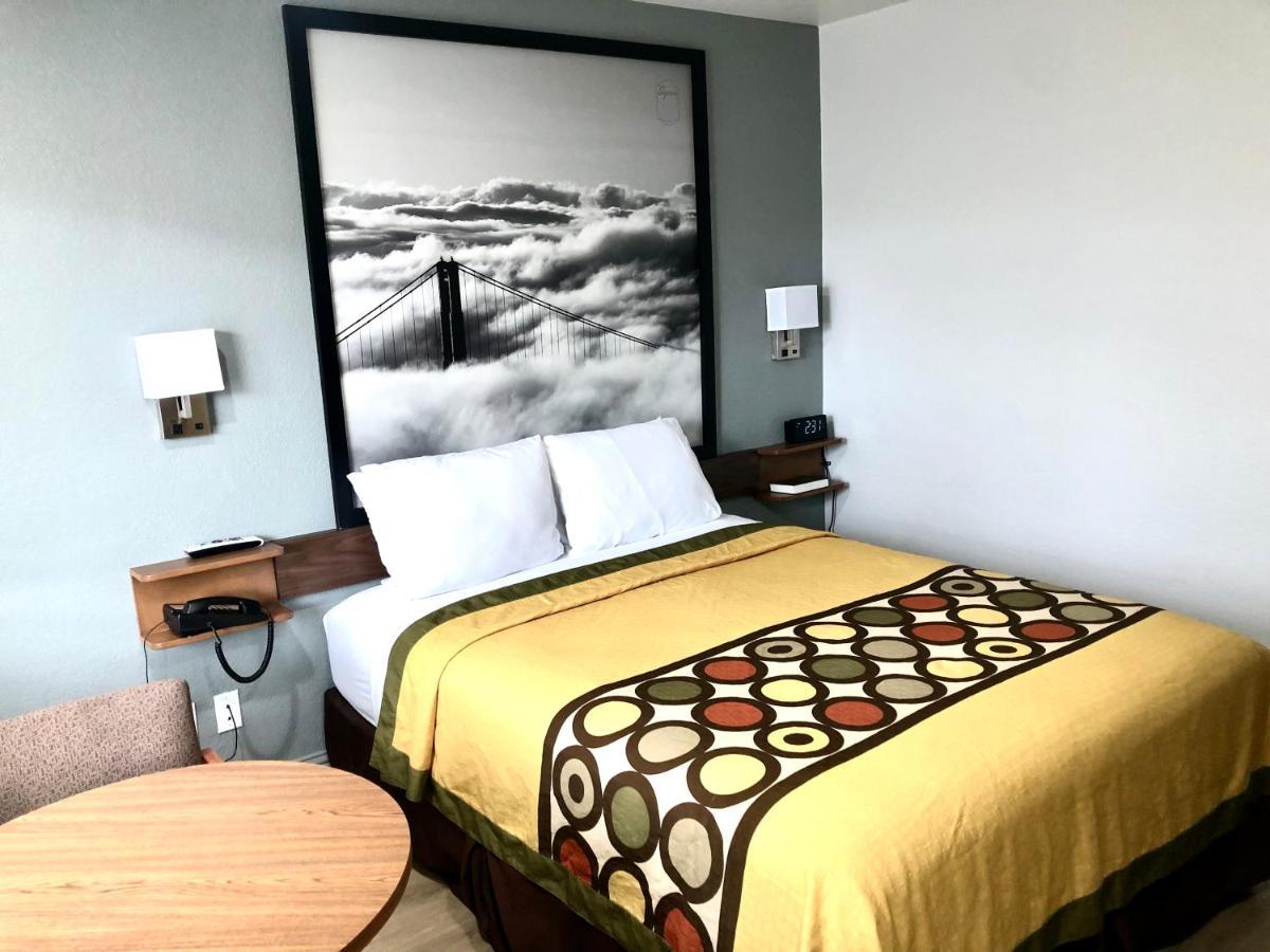 Super 8 By Wyndham Fort Bragg Eksteriør bilde