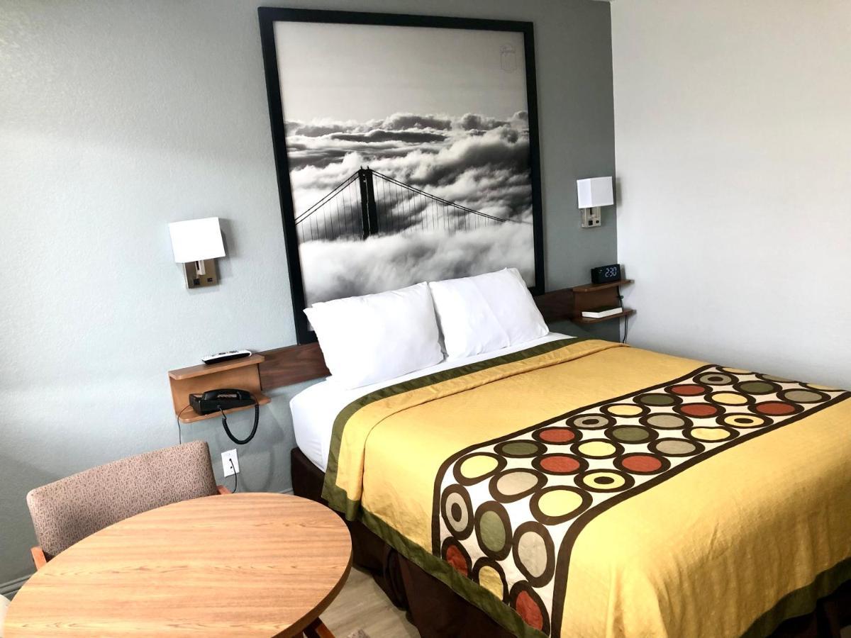 Super 8 By Wyndham Fort Bragg Eksteriør bilde