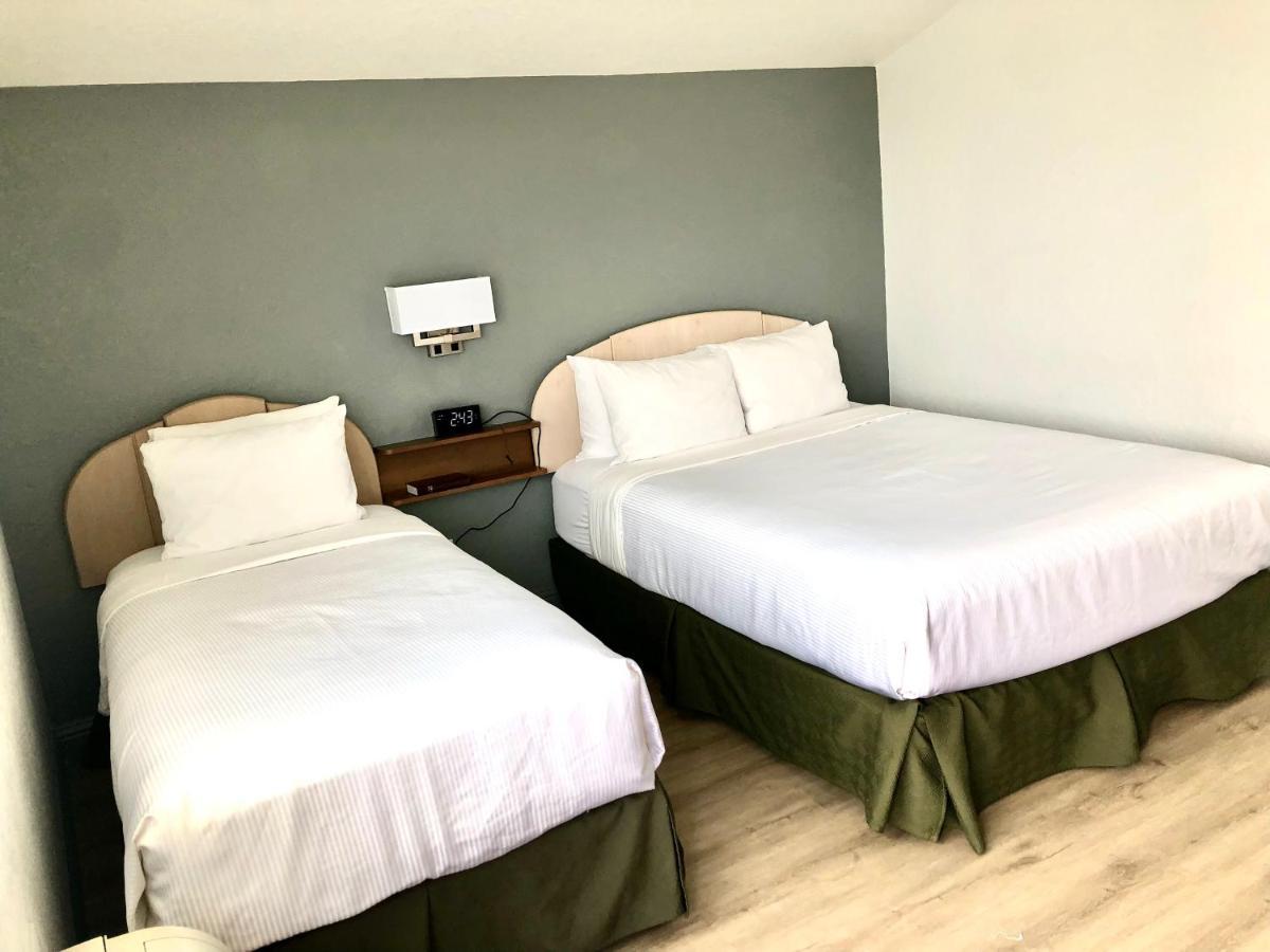 Super 8 By Wyndham Fort Bragg Eksteriør bilde