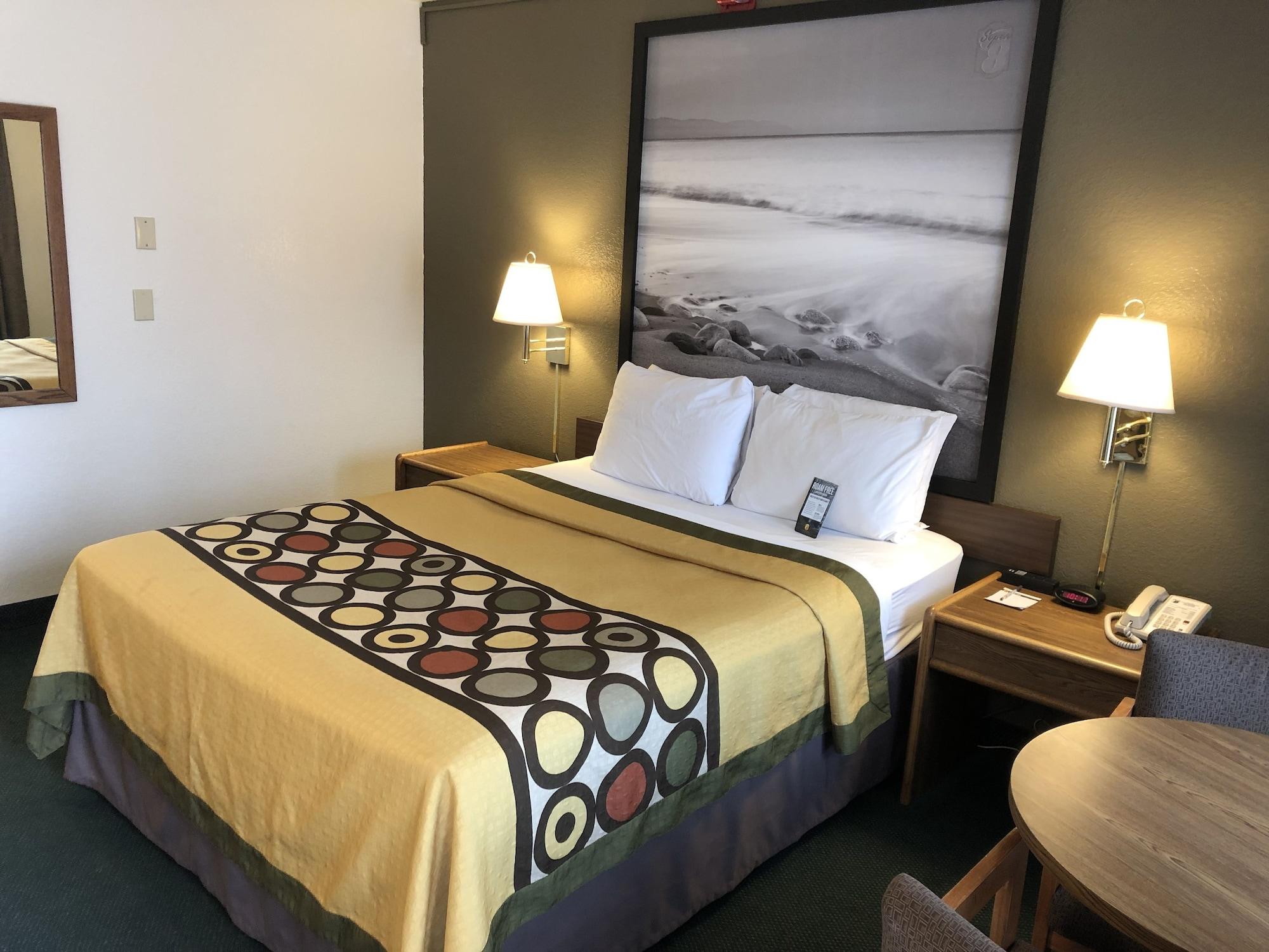 Super 8 By Wyndham Fort Bragg Eksteriør bilde