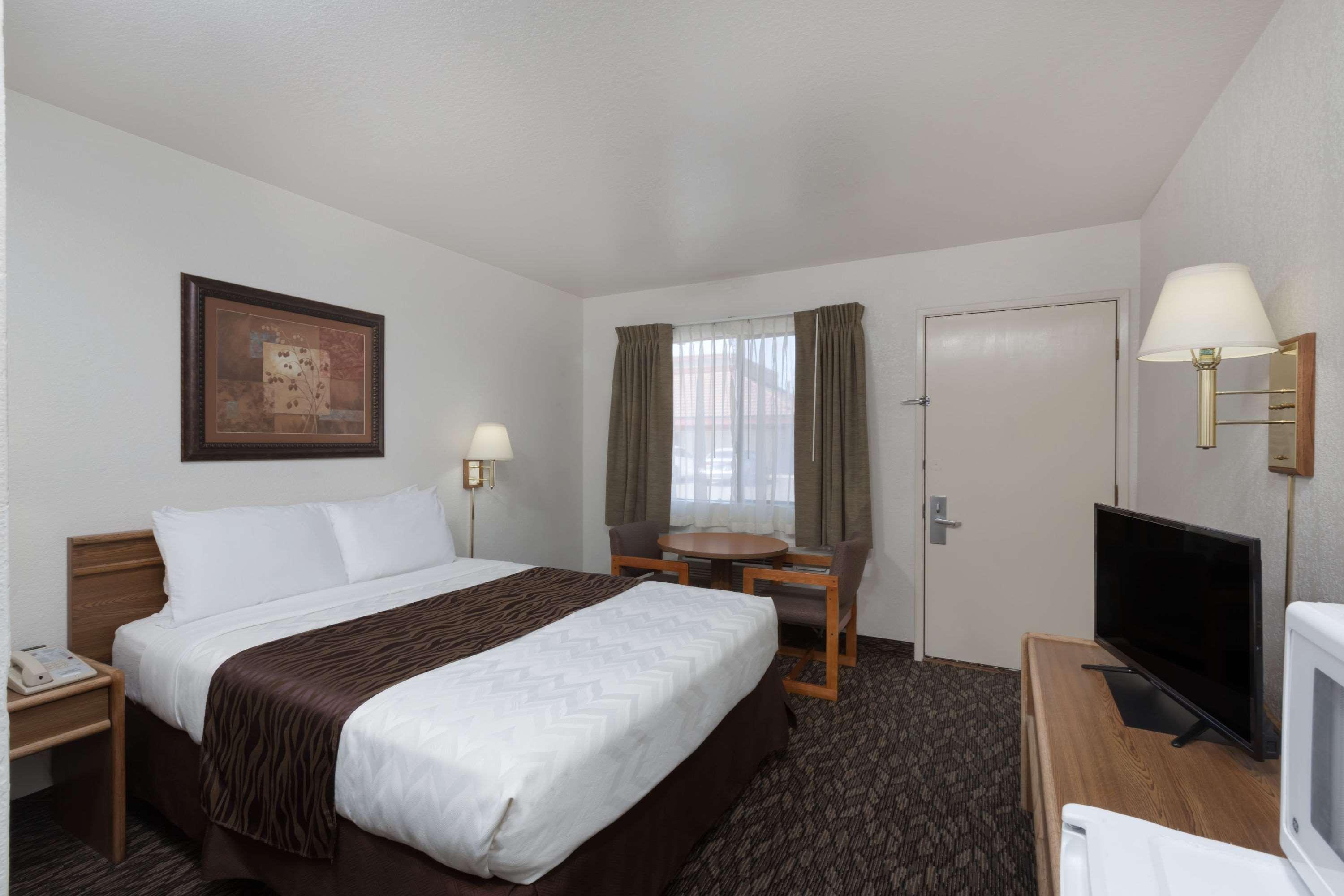 Super 8 By Wyndham Fort Bragg Eksteriør bilde