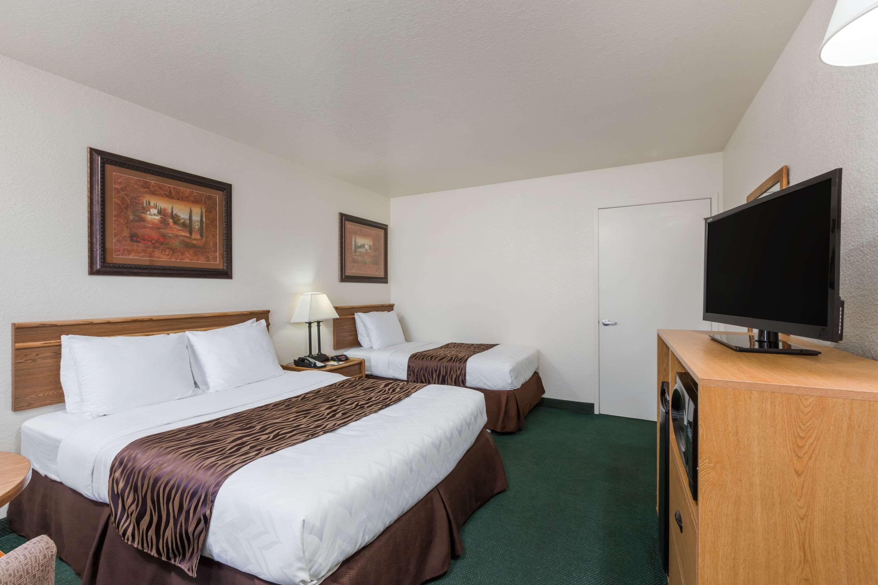 Super 8 By Wyndham Fort Bragg Eksteriør bilde