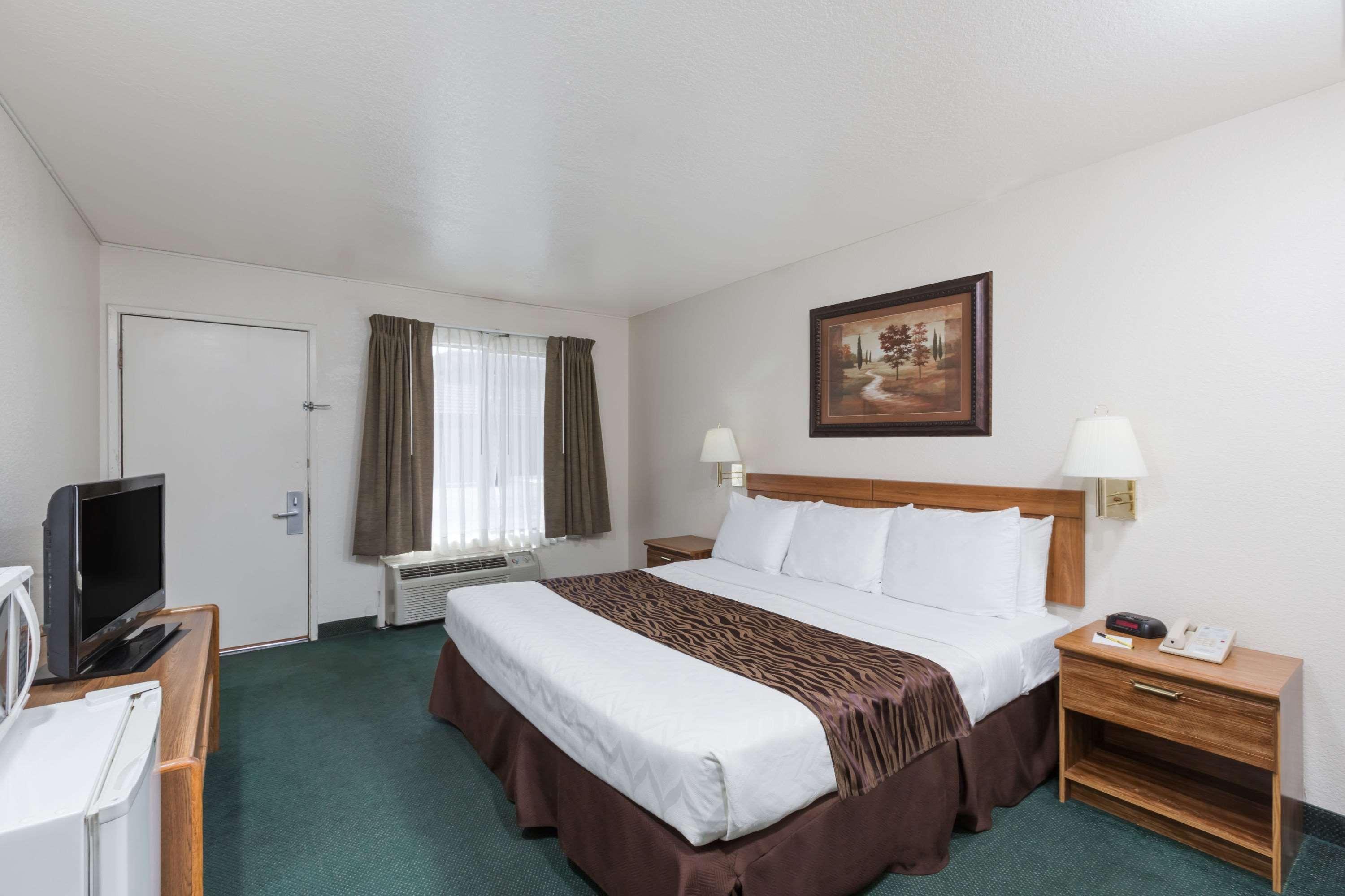 Super 8 By Wyndham Fort Bragg Eksteriør bilde