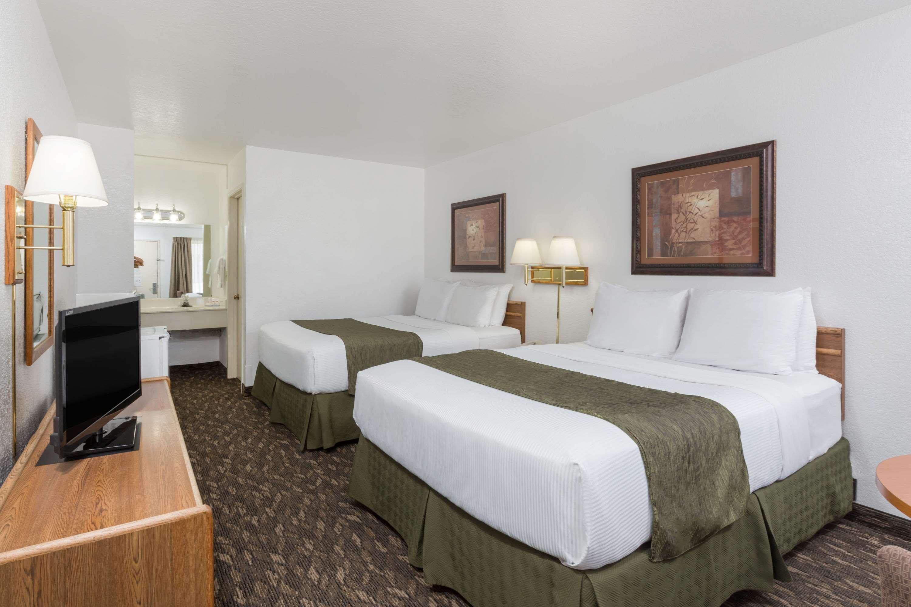 Super 8 By Wyndham Fort Bragg Eksteriør bilde