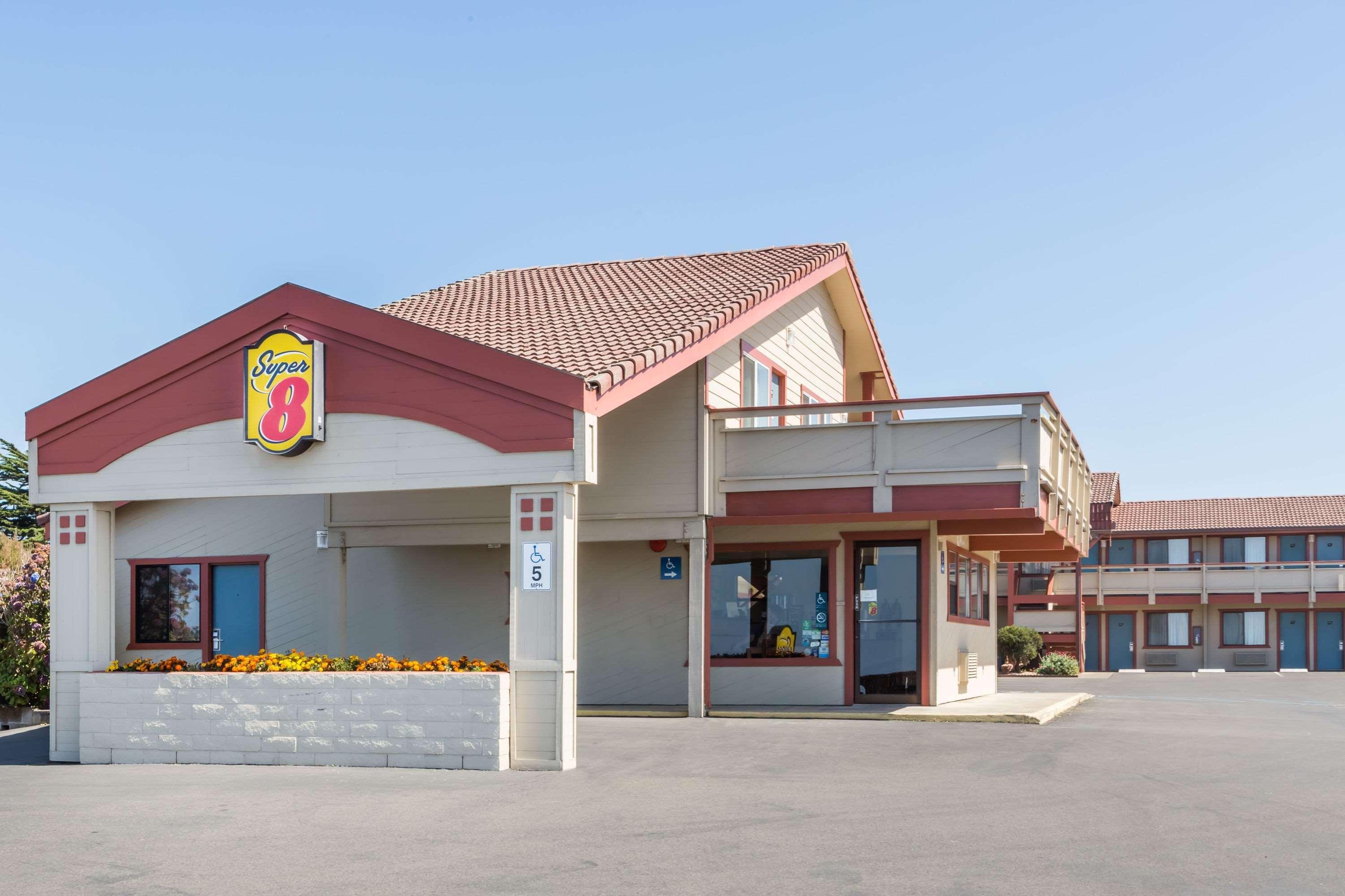 Super 8 By Wyndham Fort Bragg Eksteriør bilde