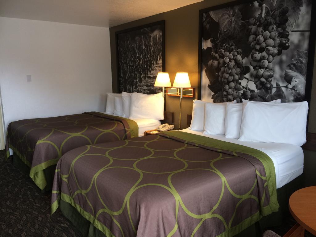 Super 8 By Wyndham Fort Bragg Eksteriør bilde