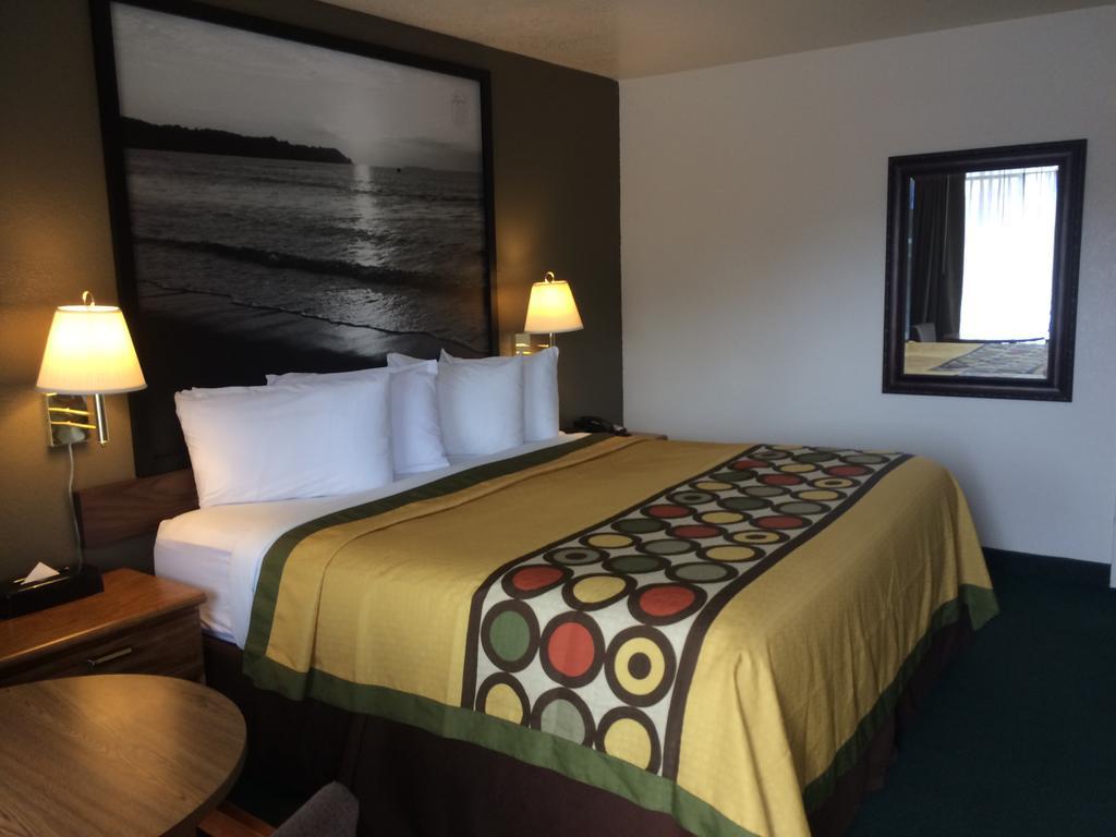 Super 8 By Wyndham Fort Bragg Eksteriør bilde