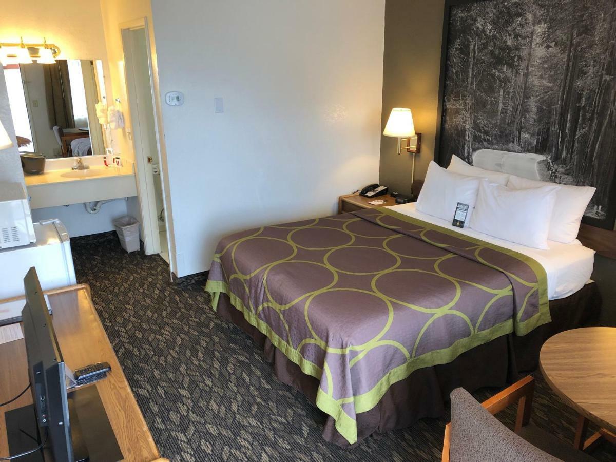 Super 8 By Wyndham Fort Bragg Eksteriør bilde